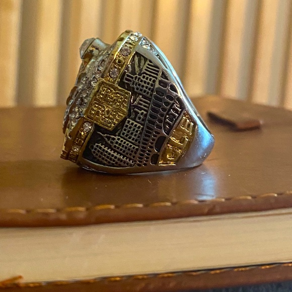 LeBron James Championship Ring - Picture 5 of 10